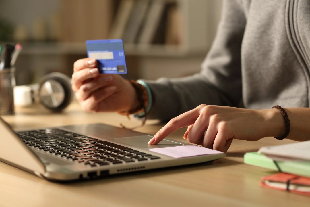 Las compras al exterior por courier superaron los US$960 millones y ya exceden el total de 2025
