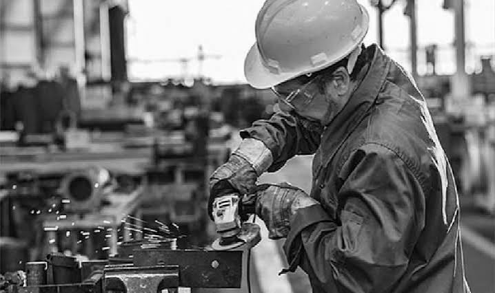 La industria cayó 2,9% en septiembre y advierten que atraviesa una nueva fase de recesión