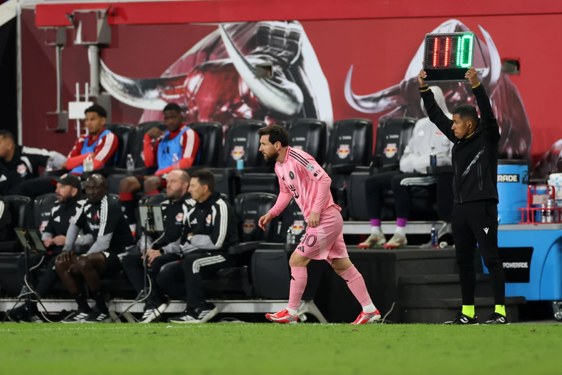 Messi llegó de Oviedo, entró desde el banco y no pudo evitar la caída de Inter Miami ante Red Bulls