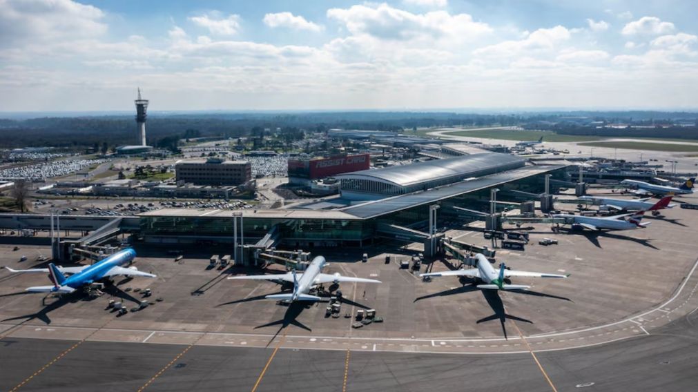El Aeropuerto de Ezeiza operará con una sola pista durante 18 días: 14 compañías suspenden sus vuelos