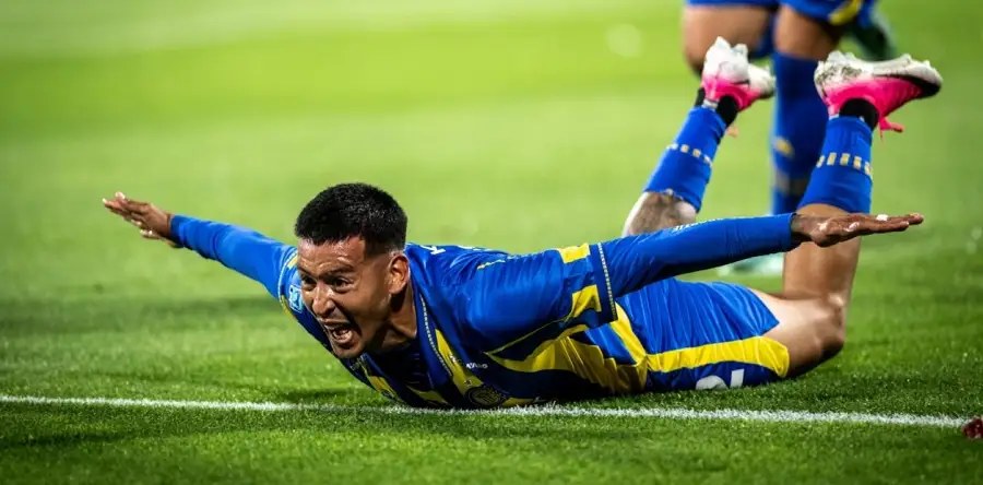El tucumano Coronel estrenó su cuenta en Rosario Central y Di María la cerró con la zurda