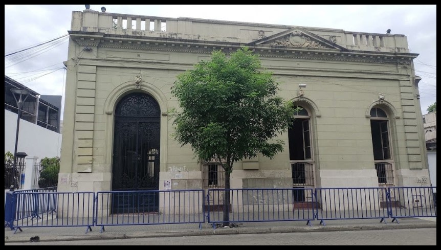 Ordenaron cerrar el edificio del Teatro de la Paz por riesgo de desprendimiento de mampostería