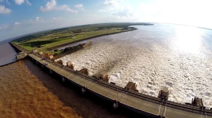 Cómo la crecida fluvial abarató los costos de generación eléctrica y redujo los subsidios del Estado sin modificar las tarifas de los hogares