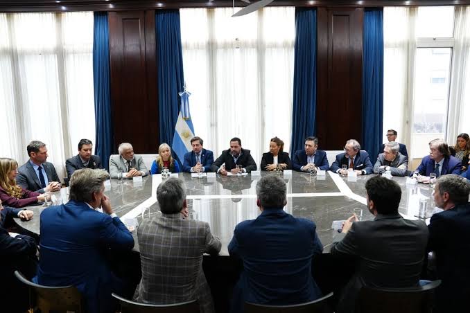 El Gobierno acordó combatir el contrabando en plataformas digitales, pero las chinas brillaron por su ausencia