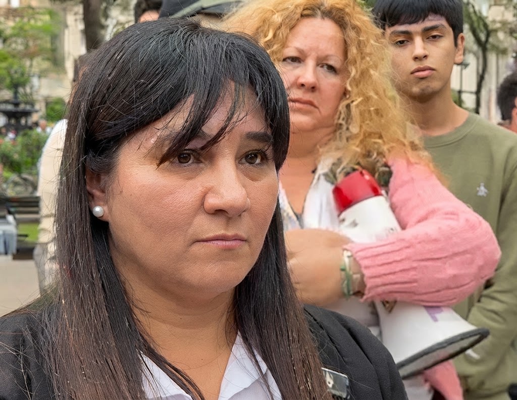 Ataque homofóbico: la madre de uno de los denunciantes cruzó al ministro de Seguridad