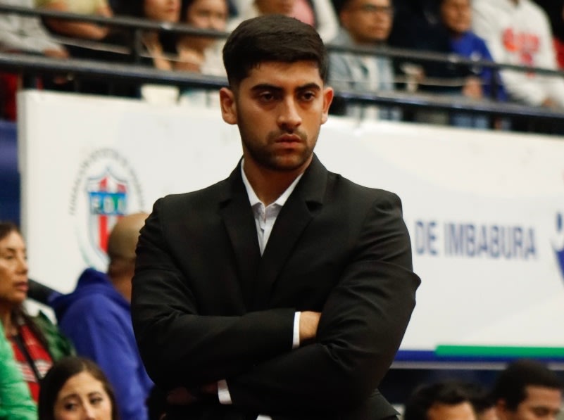 El tucumano Fabrizio Espósito hizo historia en el básquet ecuatoriano