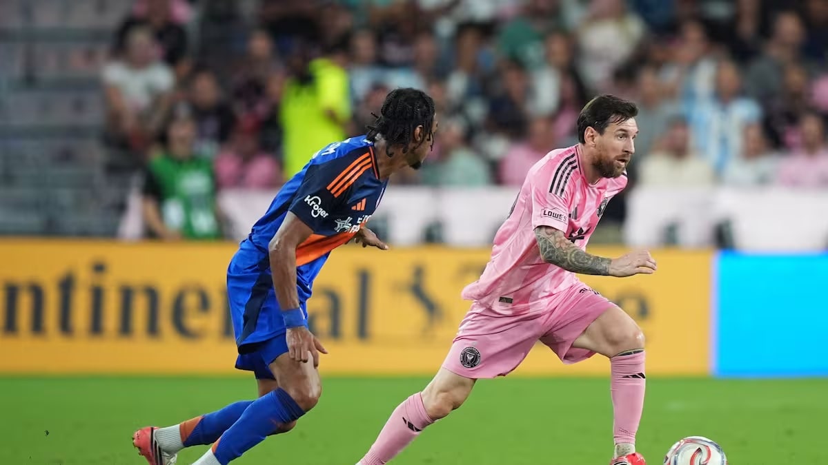 lionel-messi-titular-en-inter-miami-frente-a-KSCOCI3EY5BBRGJD3KQ2YGURDI.avif