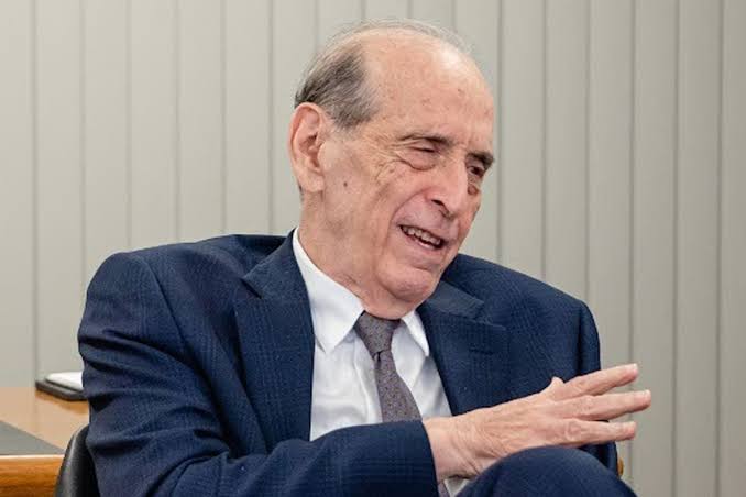 “El Banco Central compró dólares destruyendo crédito interno, pero no lo entienden”, Arriazu refuerza sus críticas al plan económico de Milei