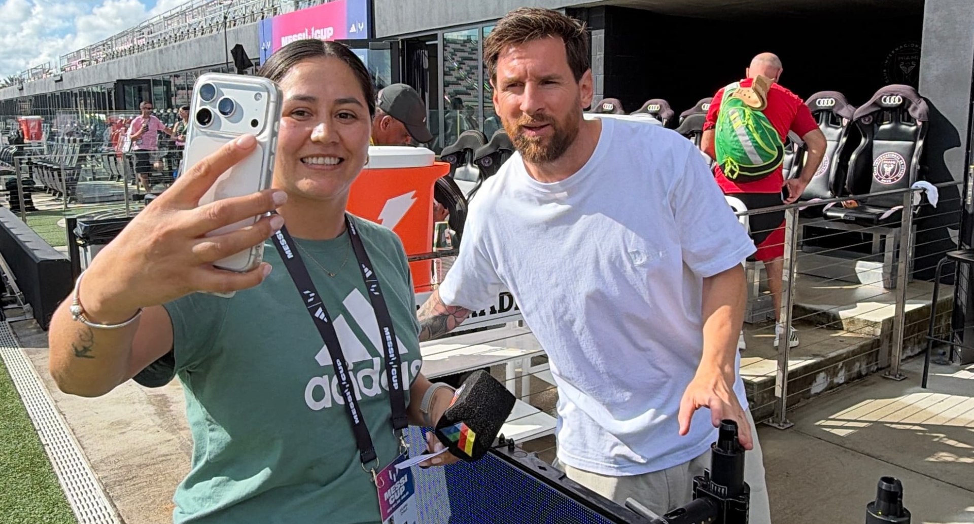 Una tucumana cumplió el sueño de su vida en la Messi Cup: la tan ansiada foto con el "10"