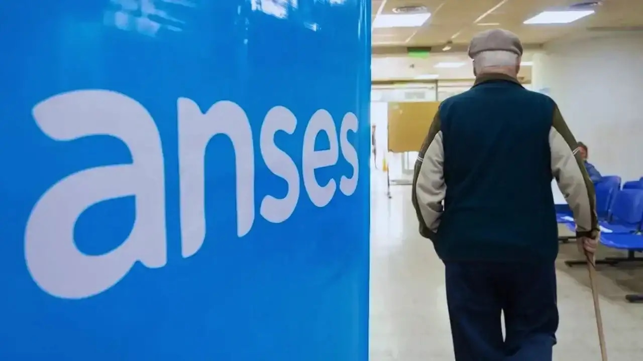 El Gobierno oficializó un bono de hasta $70.000 para jubilados y pensionados en noviembre