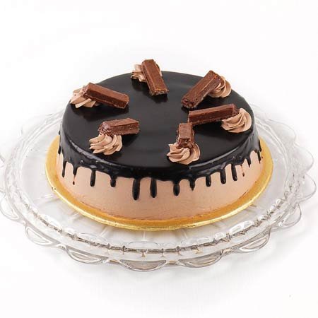 Round Kit Kat Cake