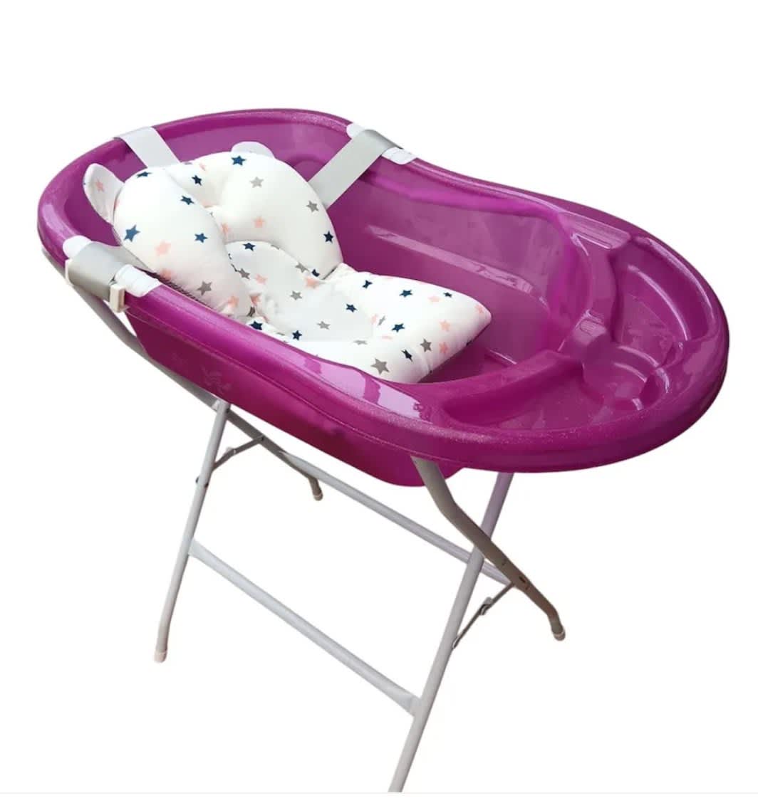 Bañera o tina para bebe con cojin o malla y base metálica 3