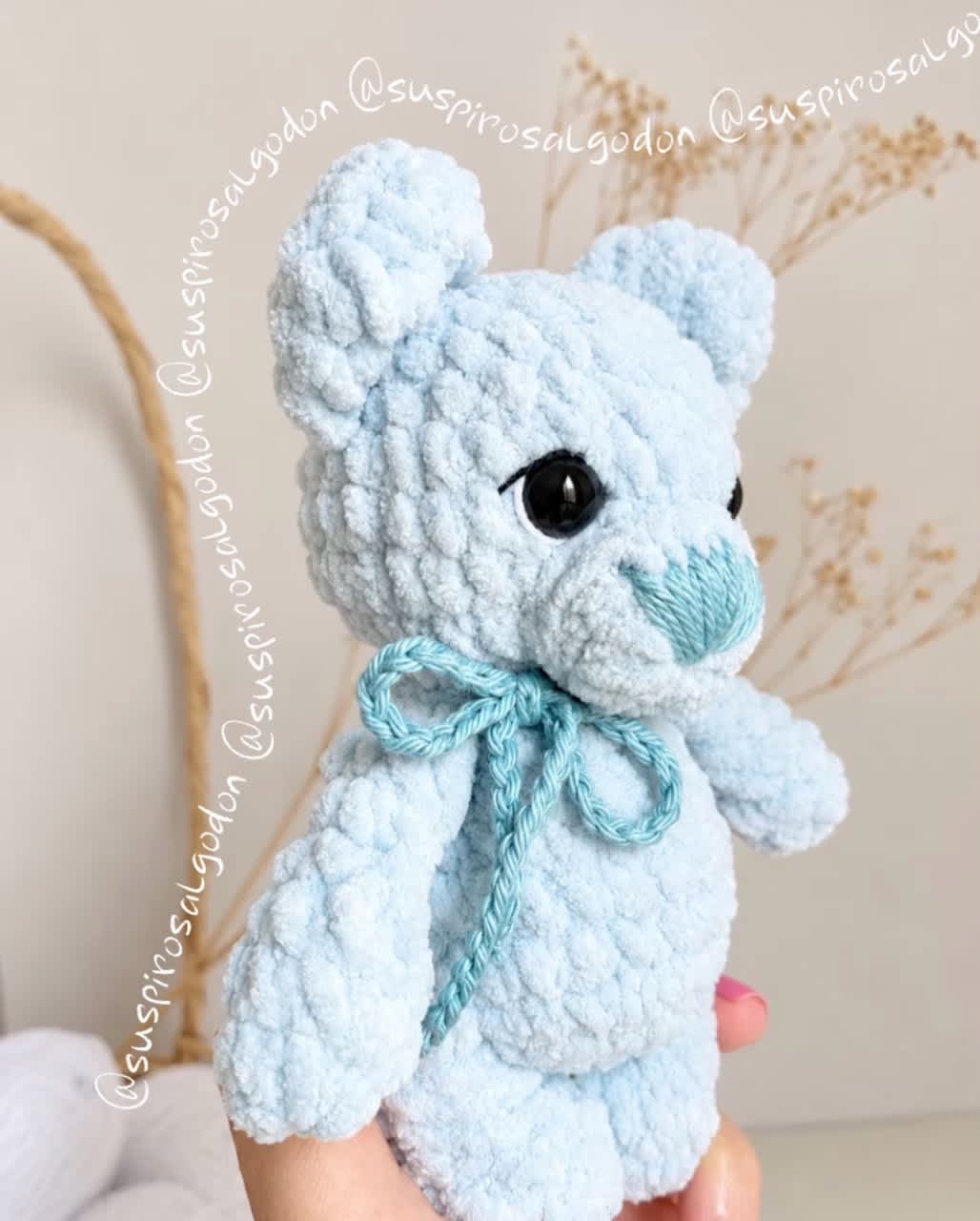 Osito Aterciopelado Tejido a Mano Azul Pastel 17cm 3