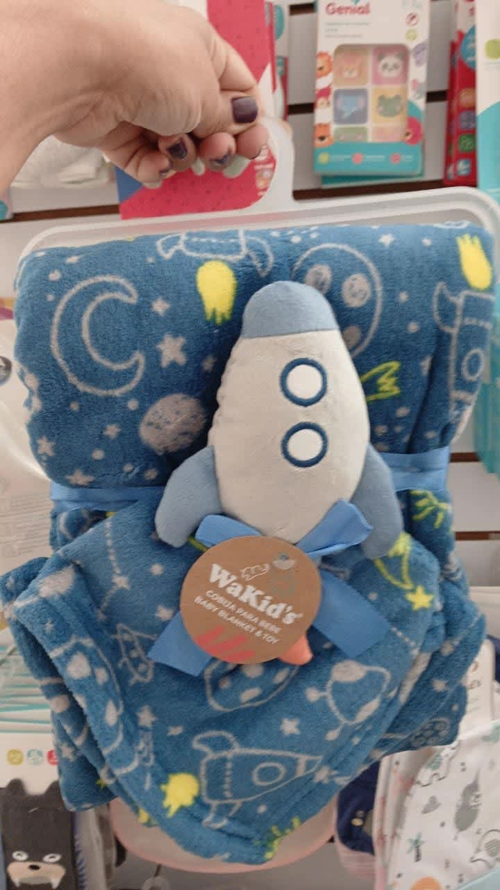 Cobija con Muñeco de Apego 3