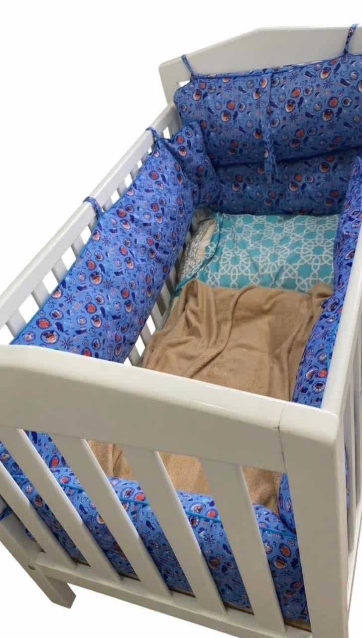 Cuna Blanca + Protectores Doble Faz Niño y Niña 2