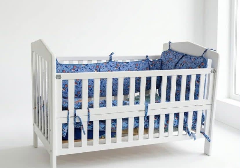 Cuna Blanca + Protectores Doble Faz Niño y Niña