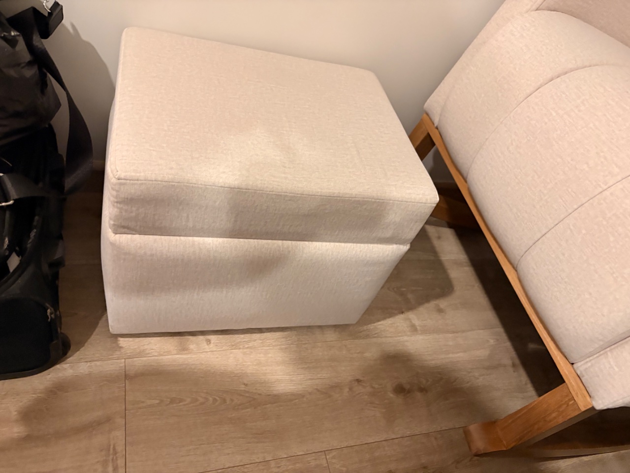 Mecedora de Lactancia con Puff Baúl Beige 6