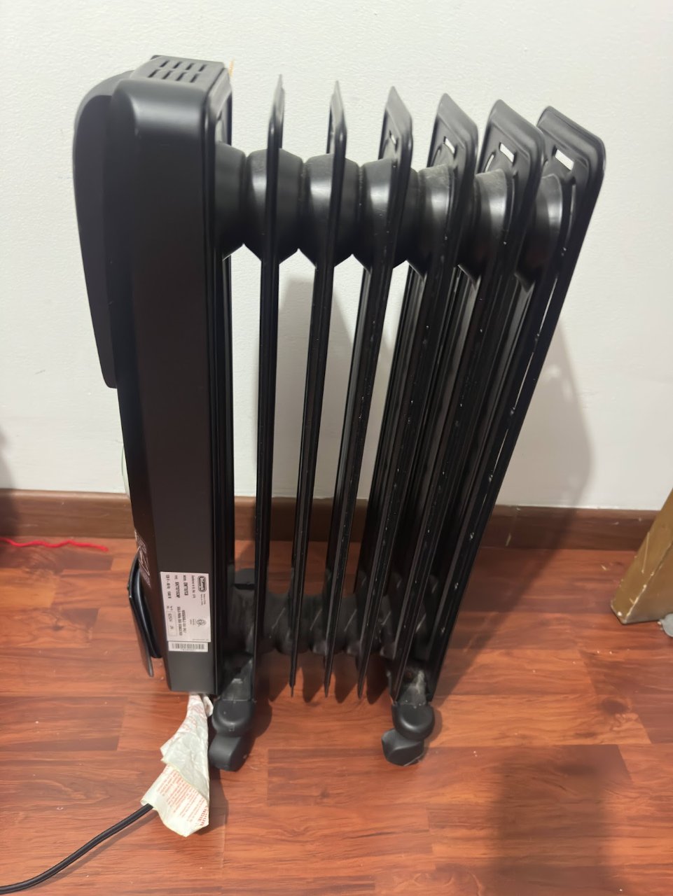 Calefactor radiador eléctrico DeLonghi SafeHeat con termostato 4