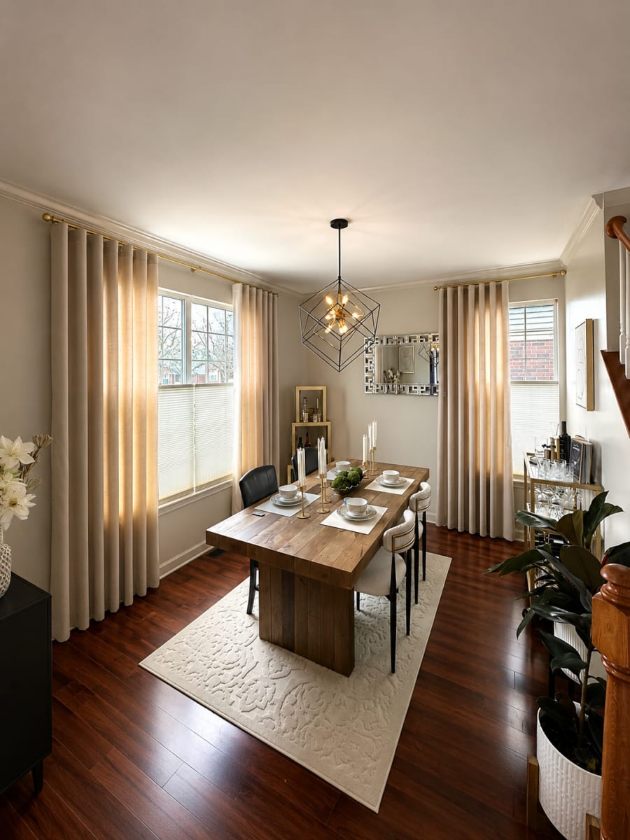 Kira's Home – Dining Room Elegance & Privacy