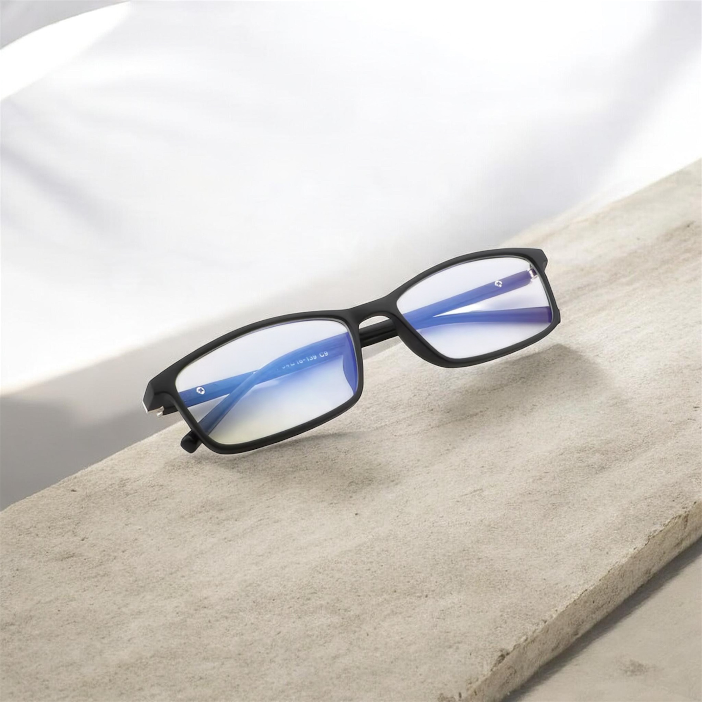 Lunettes de vue à monture noire et verres anti-lumière bleue