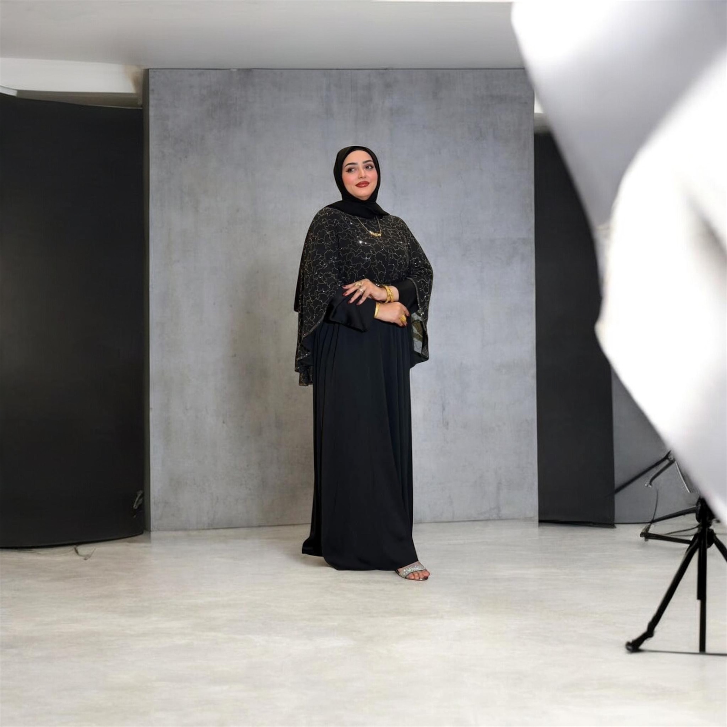 Abaya moderne, raffinée et élégante – 100 % coton