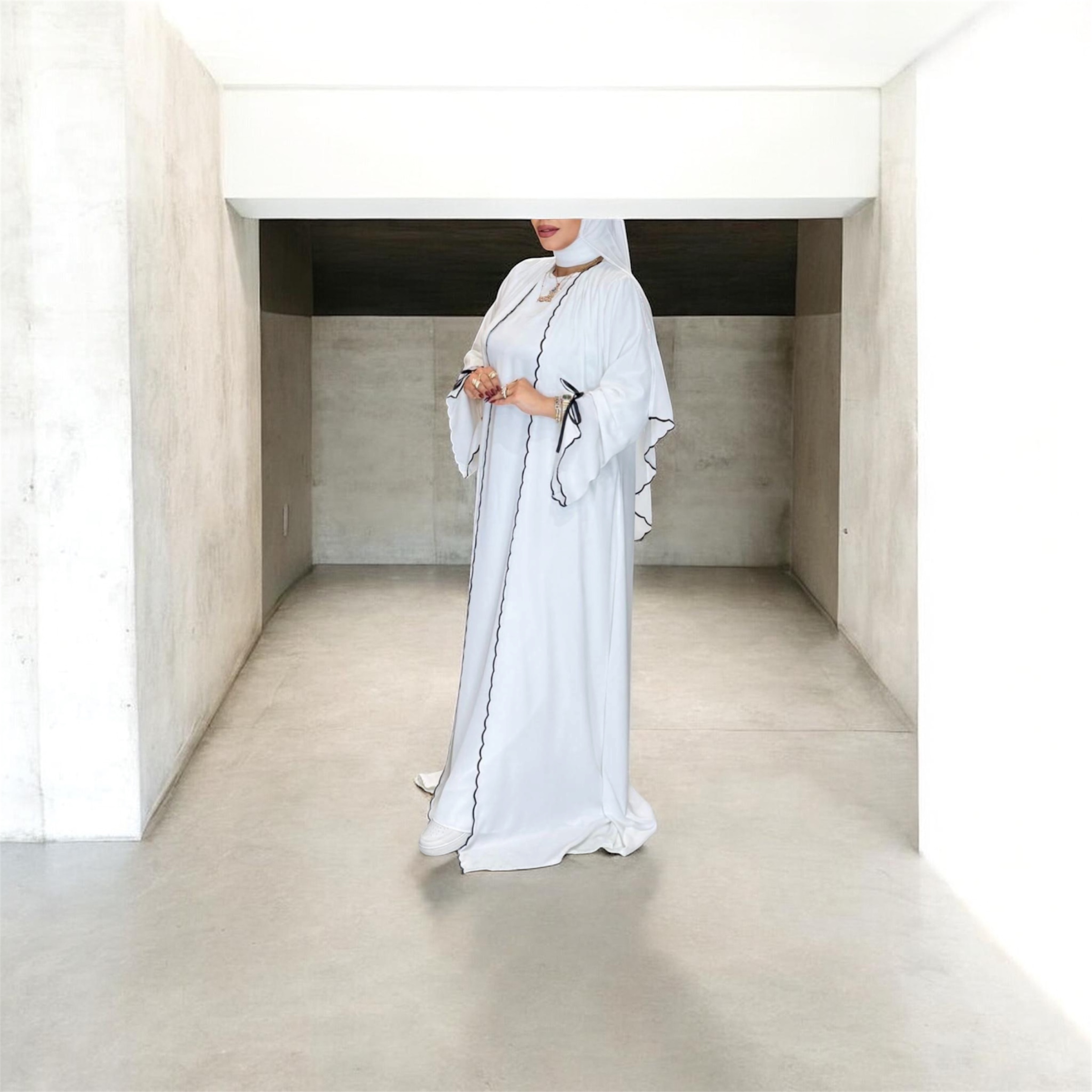 Abaya moderne, raffinée et élégante – 100 % coton