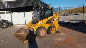 mini-carregadeira-226