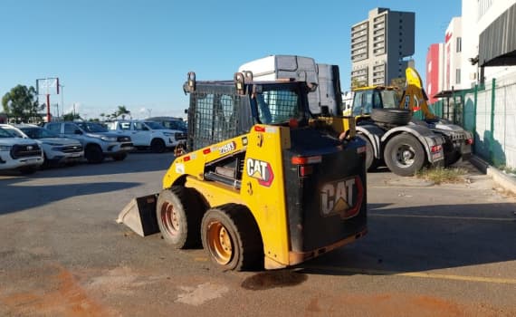 mini-carregadeira-226