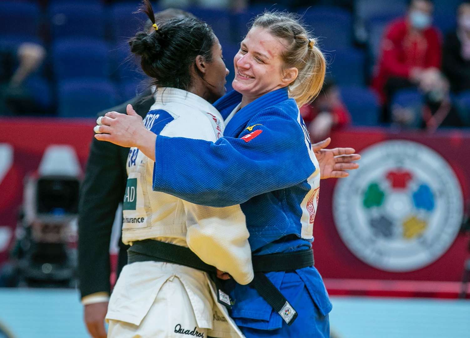 Medallas de plata para atletas nacionales en judo y lucha olímpica