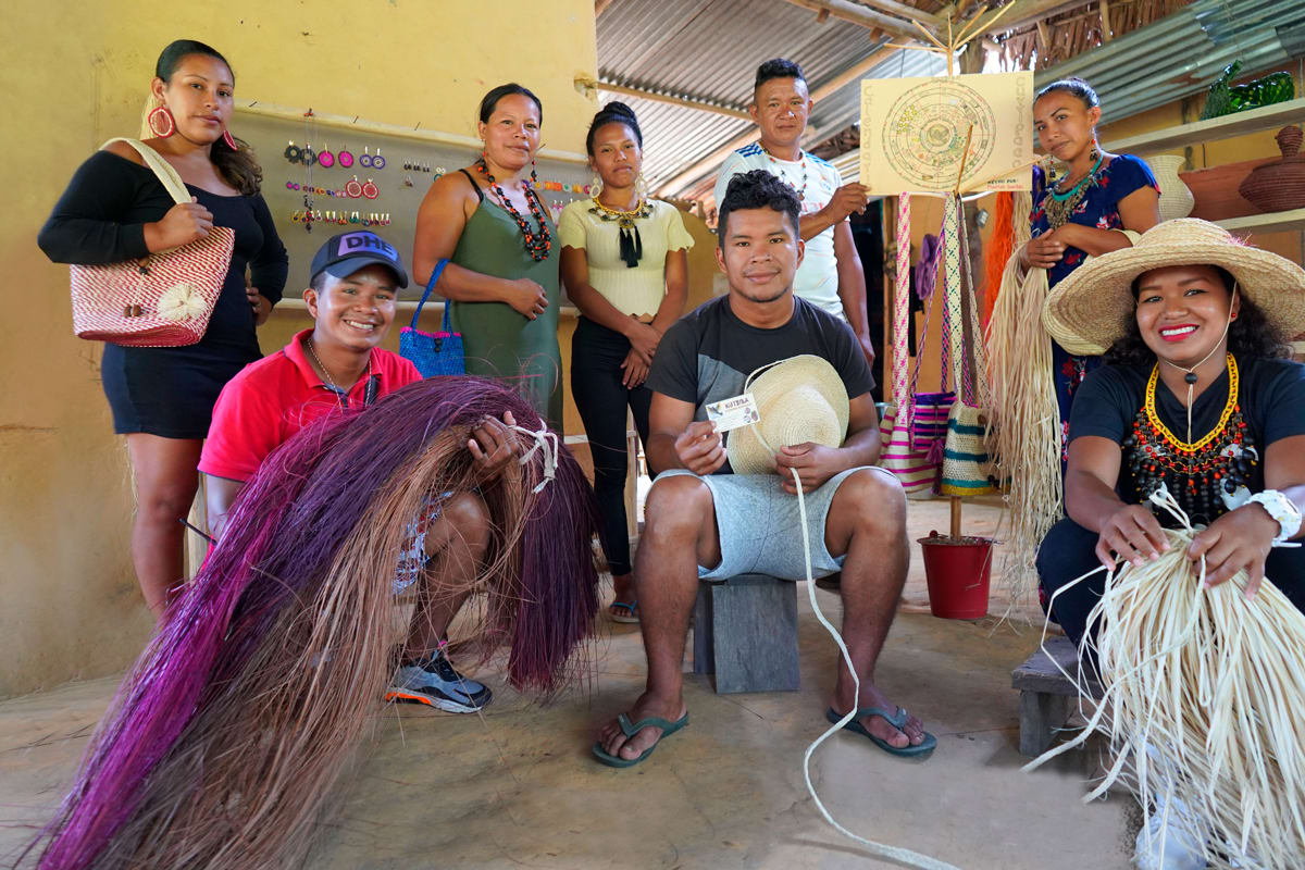 Artesanos indígenas de Guainía