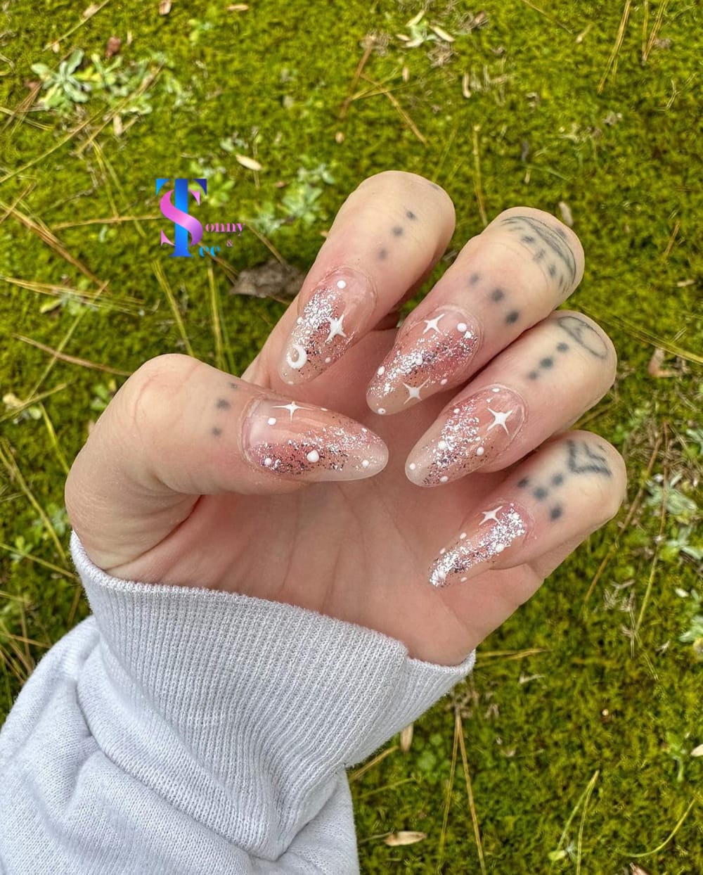 nude and white glitter, nail art and minimal nails, almond shape — nail salon in Calhoun, GA — Sonny & Tee