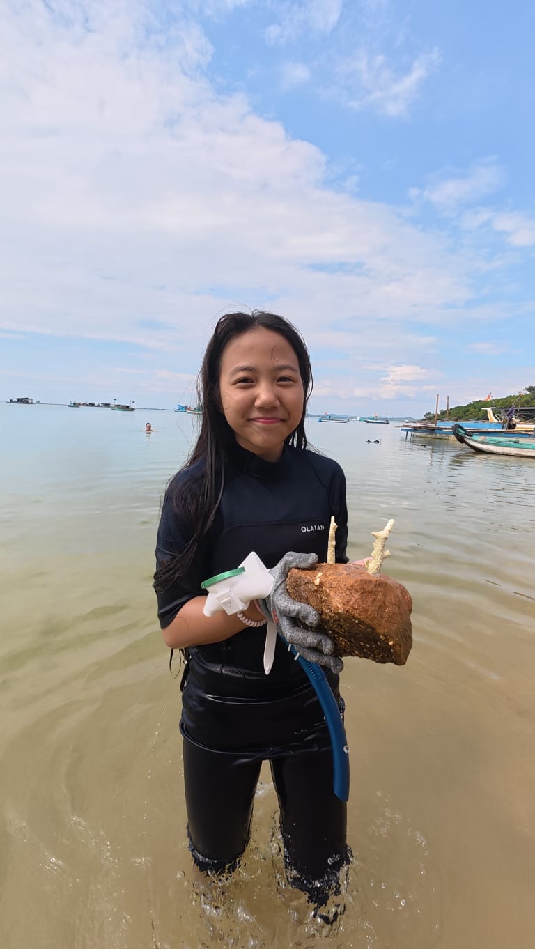 Young divers facing the ocean challenge
