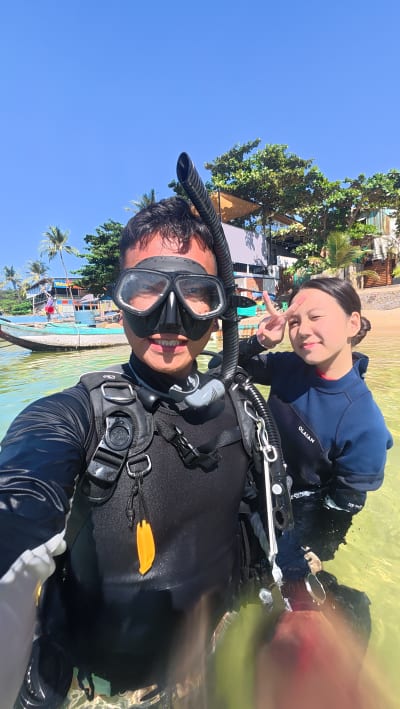 First underwater high-five with the instructor