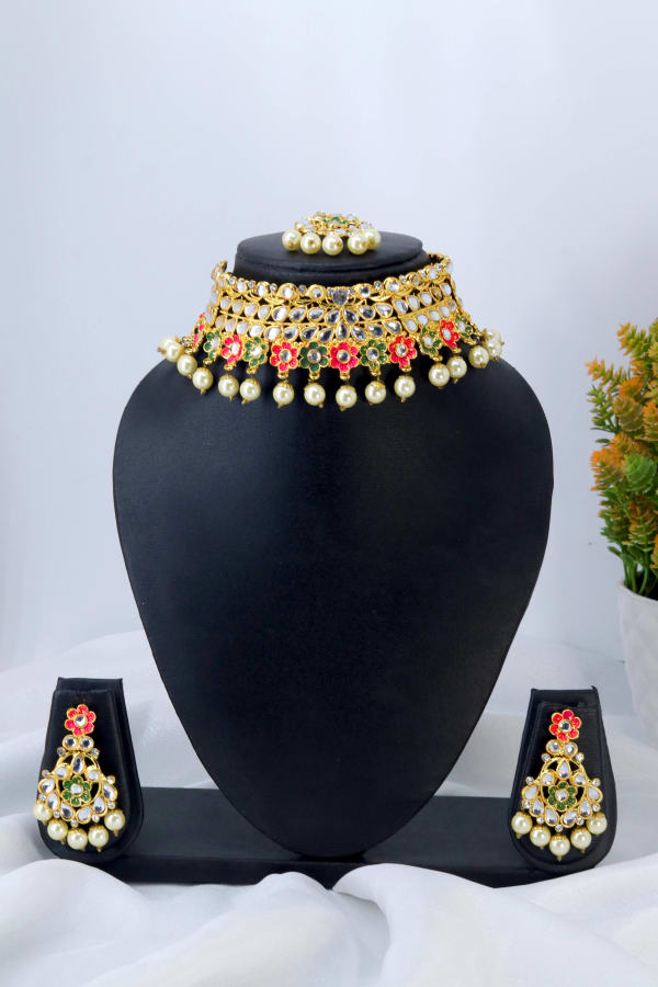 Bridal Floral Kundan Choker Necklace Set with Pearls & Maangtika Design