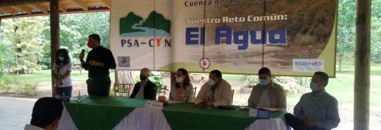 Medio Ambiente y otras entidades entregan más RD$800 mil en compensación por servicios ambientales en beneficio del río Yaque del Norte