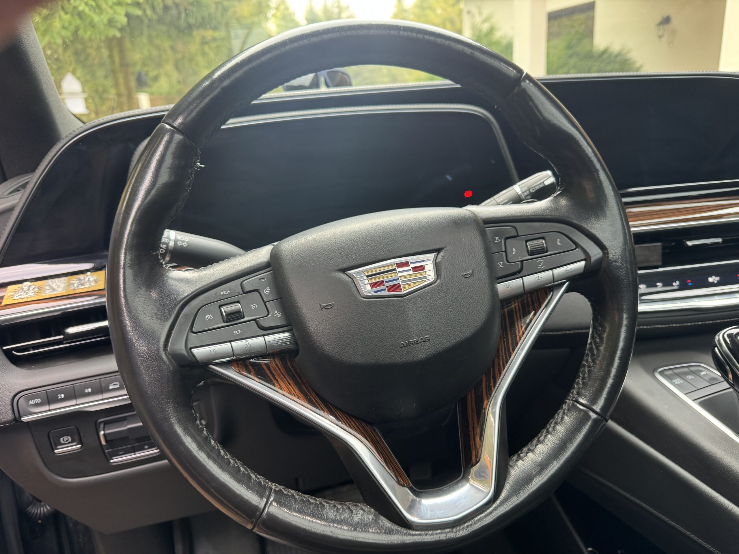 Cadillac Escalade 2022 — zdjęcie 18