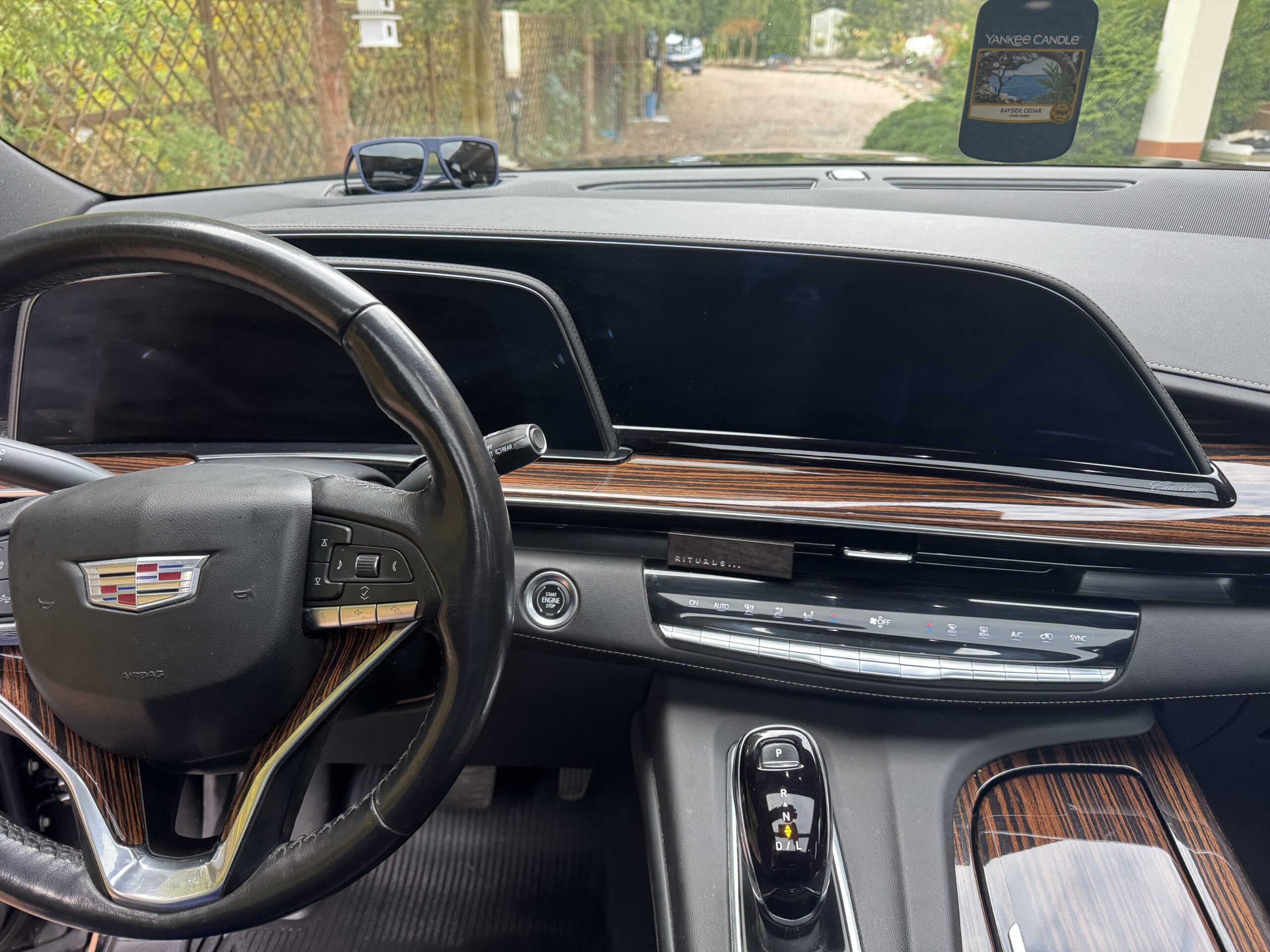Cadillac Escalade 2022 — zdjęcie 22