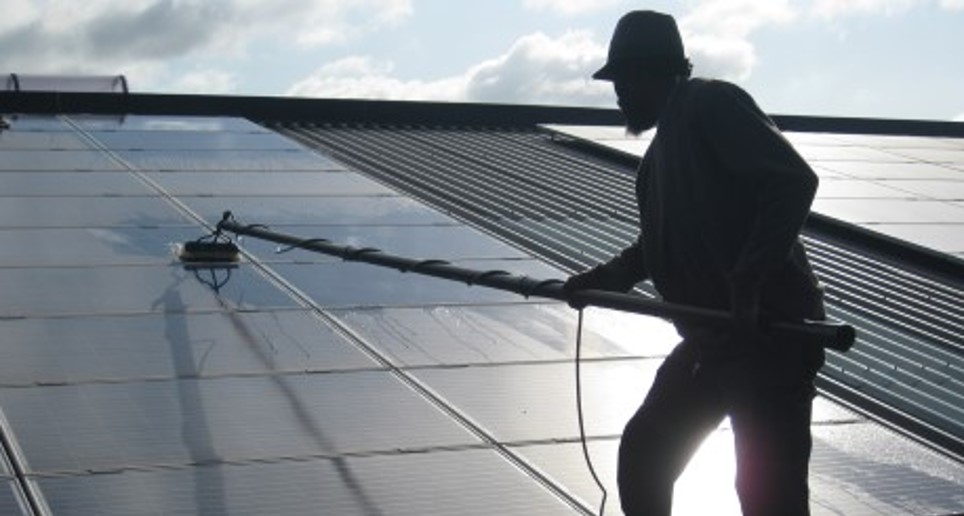 Afbeelding nieuws item Zonnepanelen schoonmaken: tips en aandachtspunten