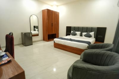 In-Room Dining Service