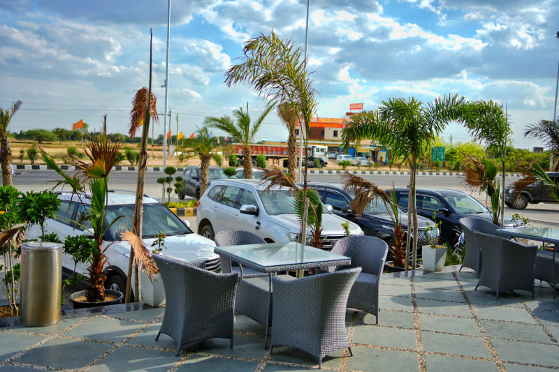 Exterior View 7 – Hotel Highway Queen