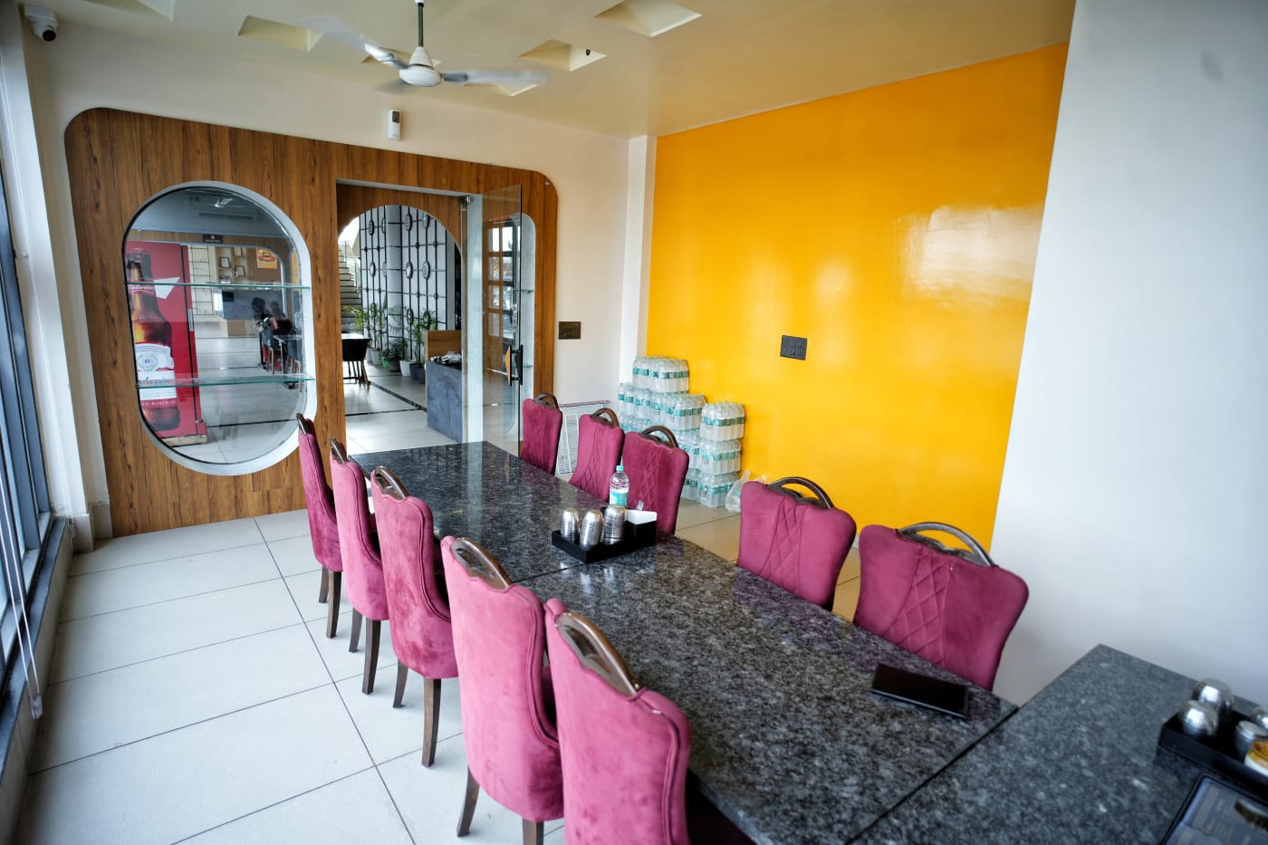 Dining area at Hotel Highway Queen restaurant, Dudu, NH-48 (photo 2)