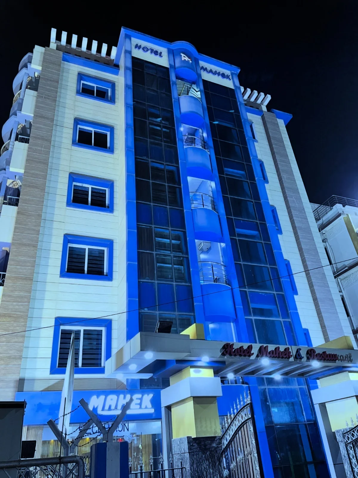 Hotel Mahek Exterior