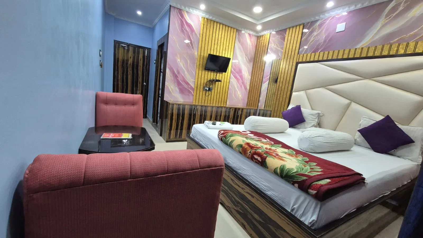 Deluxe Room image 4