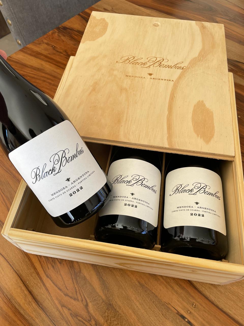 Black Bombus Pinot Noir 2022