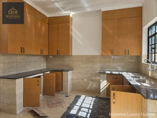 3-Bedroom All En-Suite Cottage for Rent – Karen