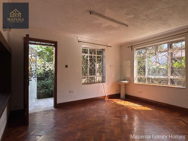 KAREN HARDY – SPACIOUS 4 BEDROOM ALL ENSUITE HOUSE WITH DSQ