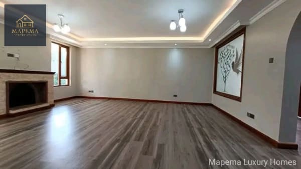 5-Bedroom House with 2 DSQs to Let – Bogani, Karen