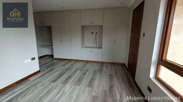 5-Bedroom House with 2 DSQs to Let – Bogani, Karen