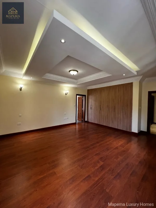 🏡 Ultra-Luxury 5-Bedroom Villa for Sale Near The Hub Karen — photograph 3