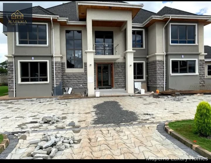 🏡 Elegant 5-Bedroom All En-Suite Townhouse for Sale in Karen